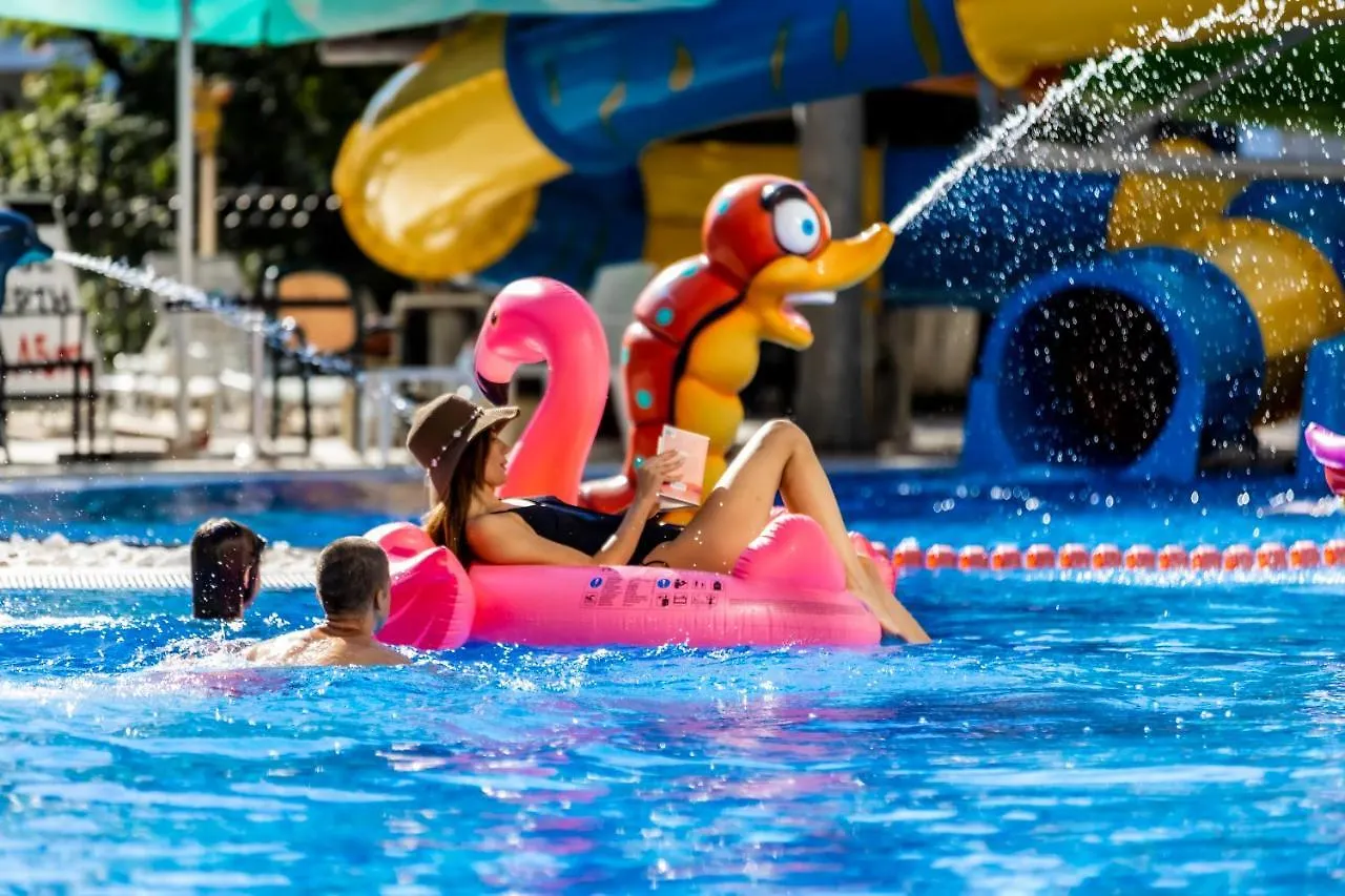 Prestige Hotel And Aquapark Varna 4*,